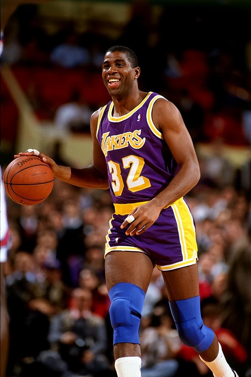 九游体育 -洛杉矶湖人训练开放日，冲刺阶段更衣室发声引欢呼，葡超在即，更衣室氛围转暖的简单介绍