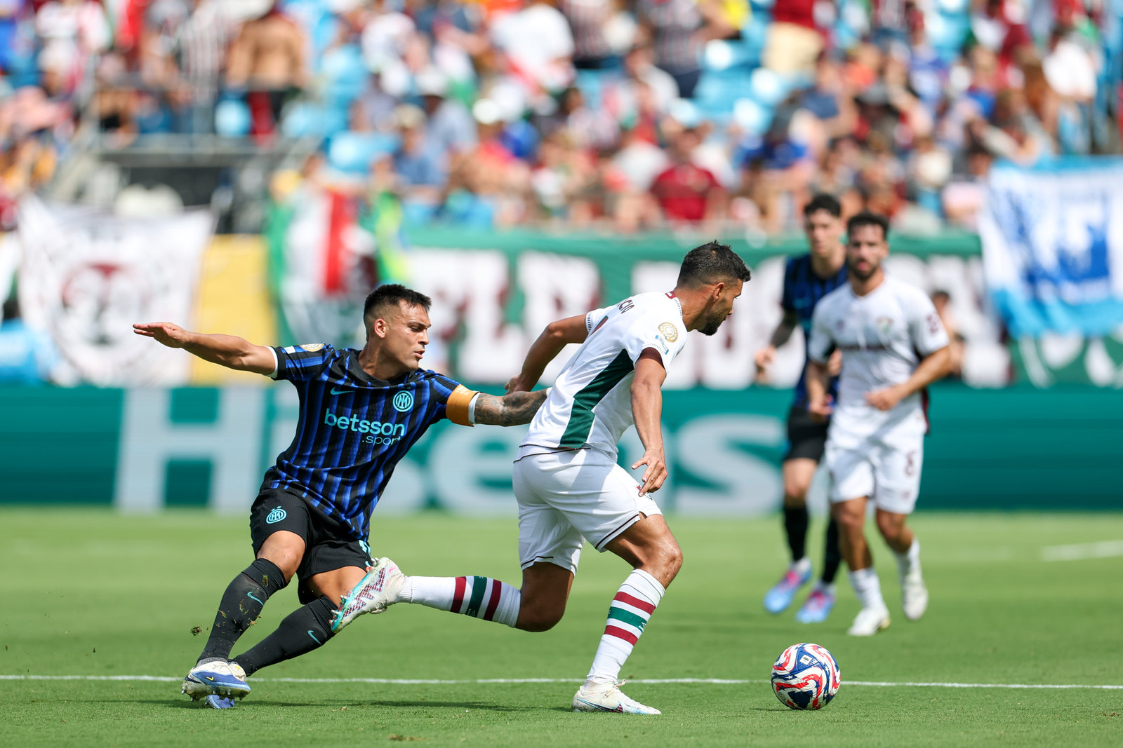 九游网站 -马赛迎亚冠关键赛，冲刺阶段防线松动，震撼外界，阵容厚度经受考验 